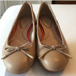 EUC ROCKPORT BALLET FLATS IN NUDE LEATHER